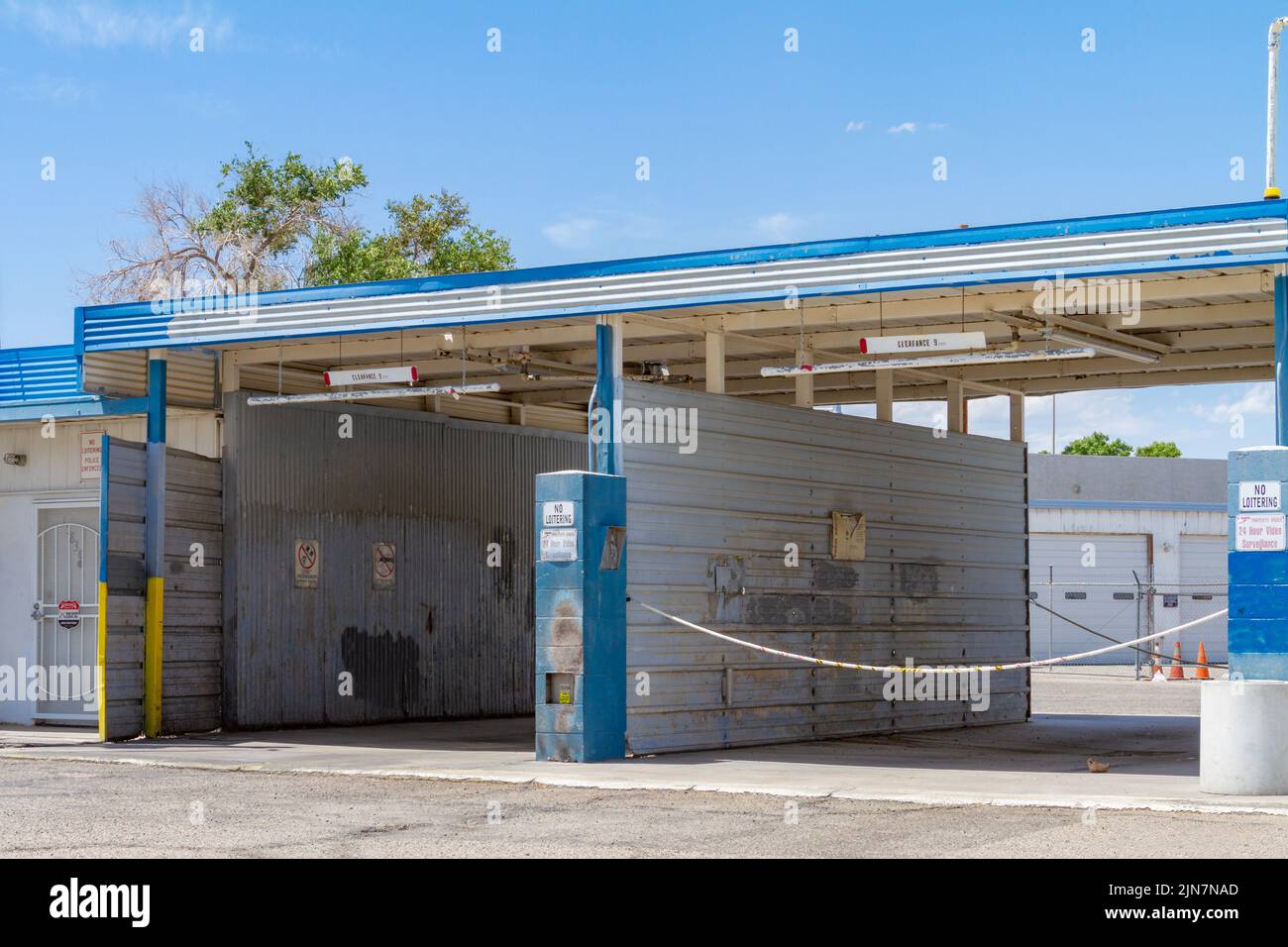 `Victorville, CA, USA – August 8, 2022: A vintage self-service multi-bay car wash located in Victorville, California. Stock Photo